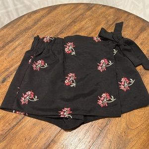 Endless Rose Embroidered shorts size M